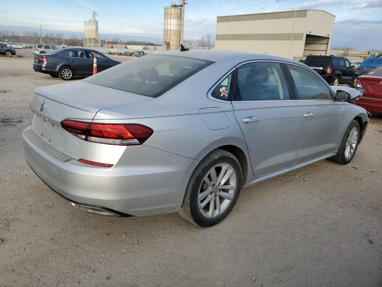 2020 Volkswagen Passat - Image 3
