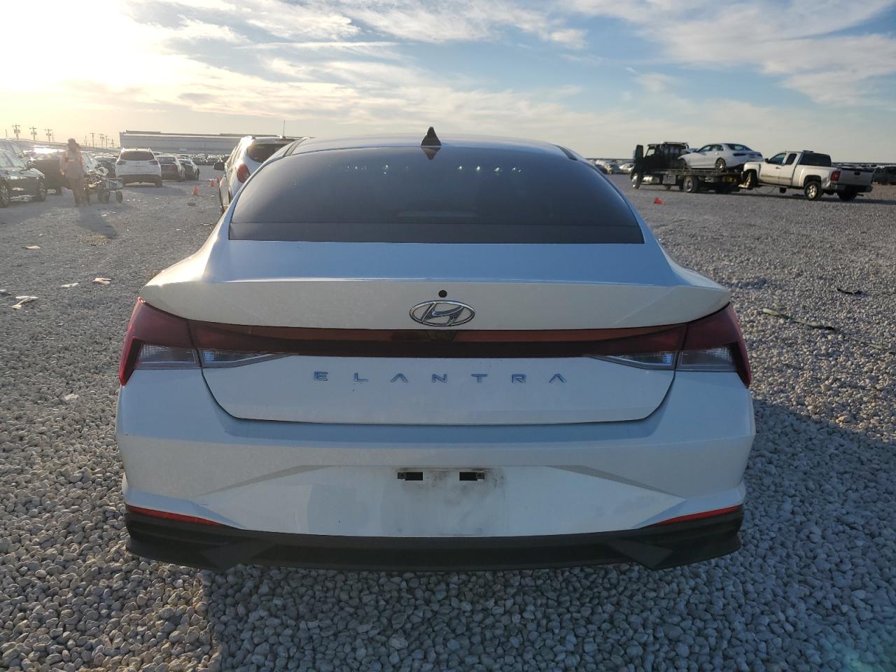 2021 Hyundai Elantra - Image 6