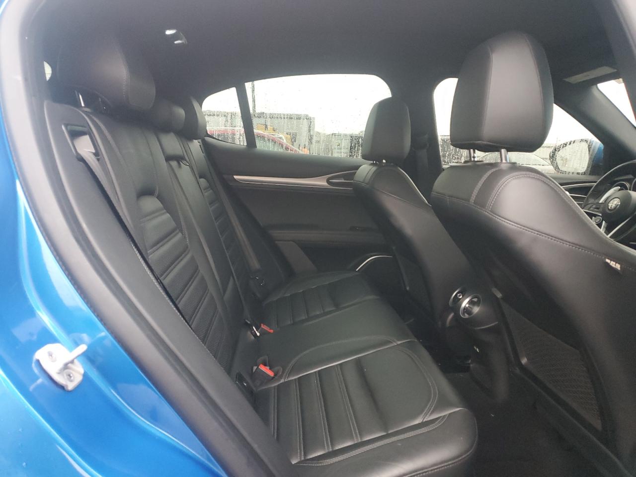 2018 Alfa Romeo Stelvio - Image 11
