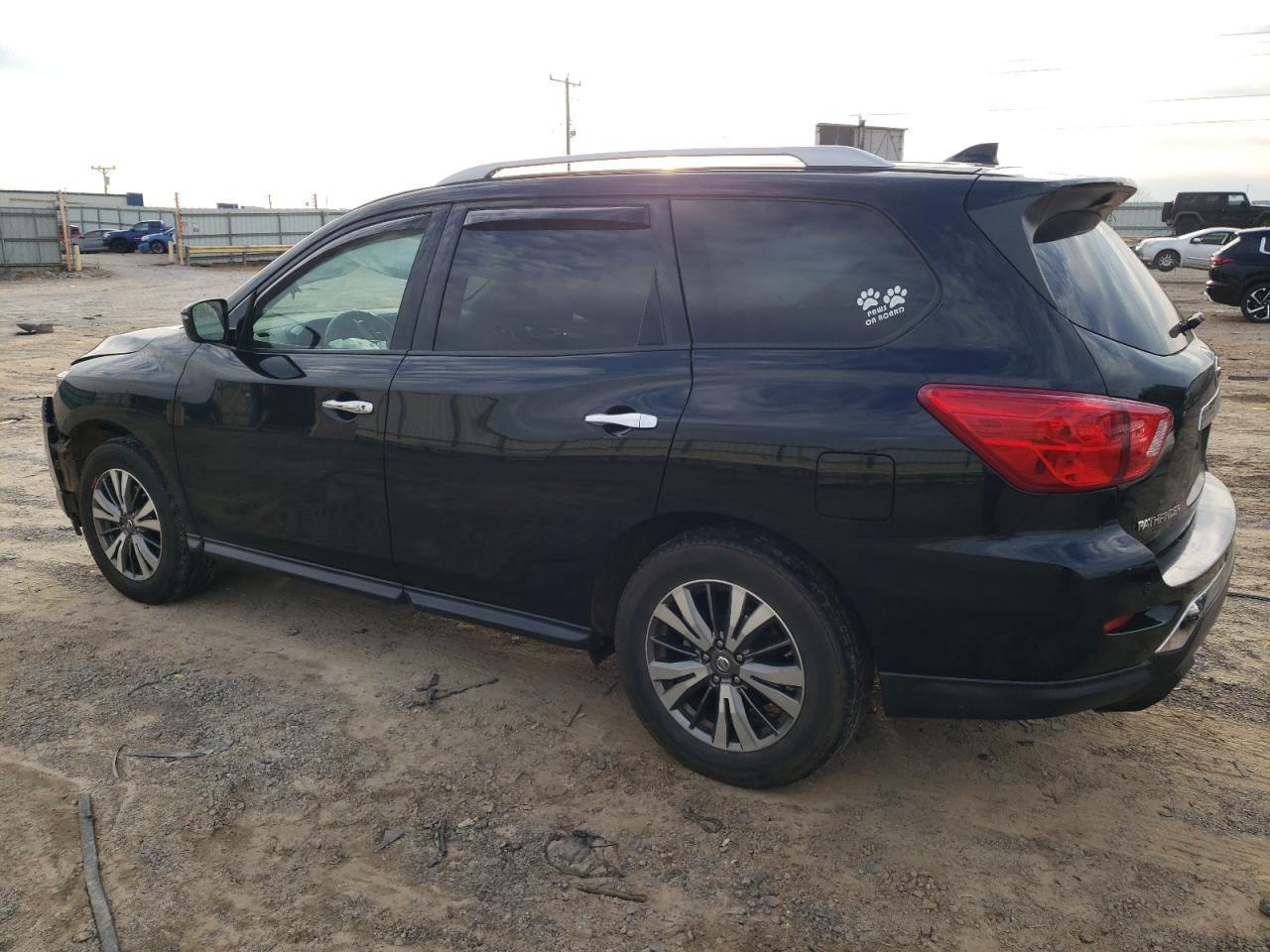 2019 Nissan Pathfinder - Image 2