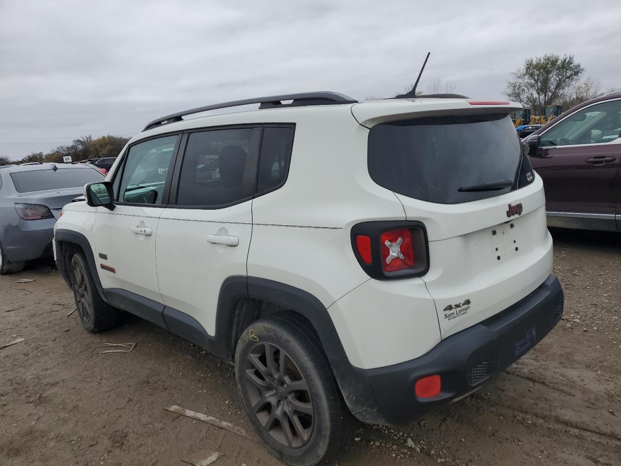 2016 Jeep Renegade - Image 2