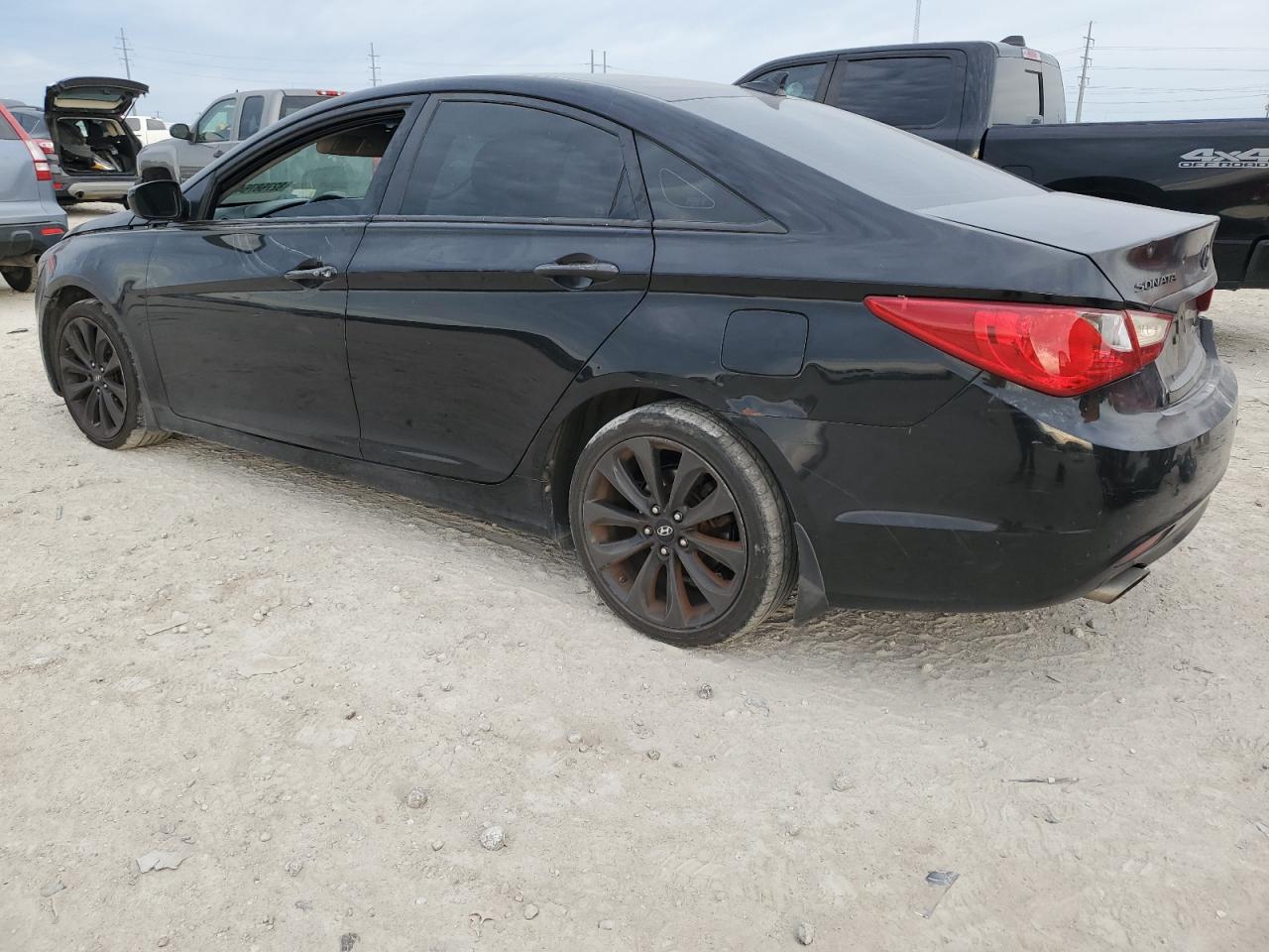 2011 Hyundai Sonata - Image 2