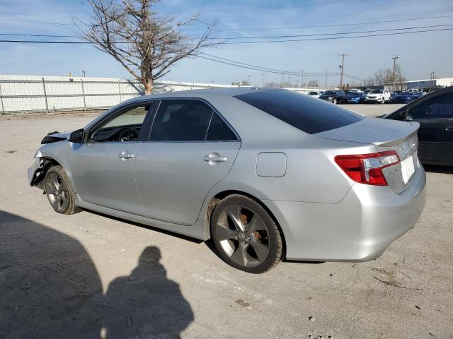 Sedans TOYOTA CAMRY 2012 Srebrny