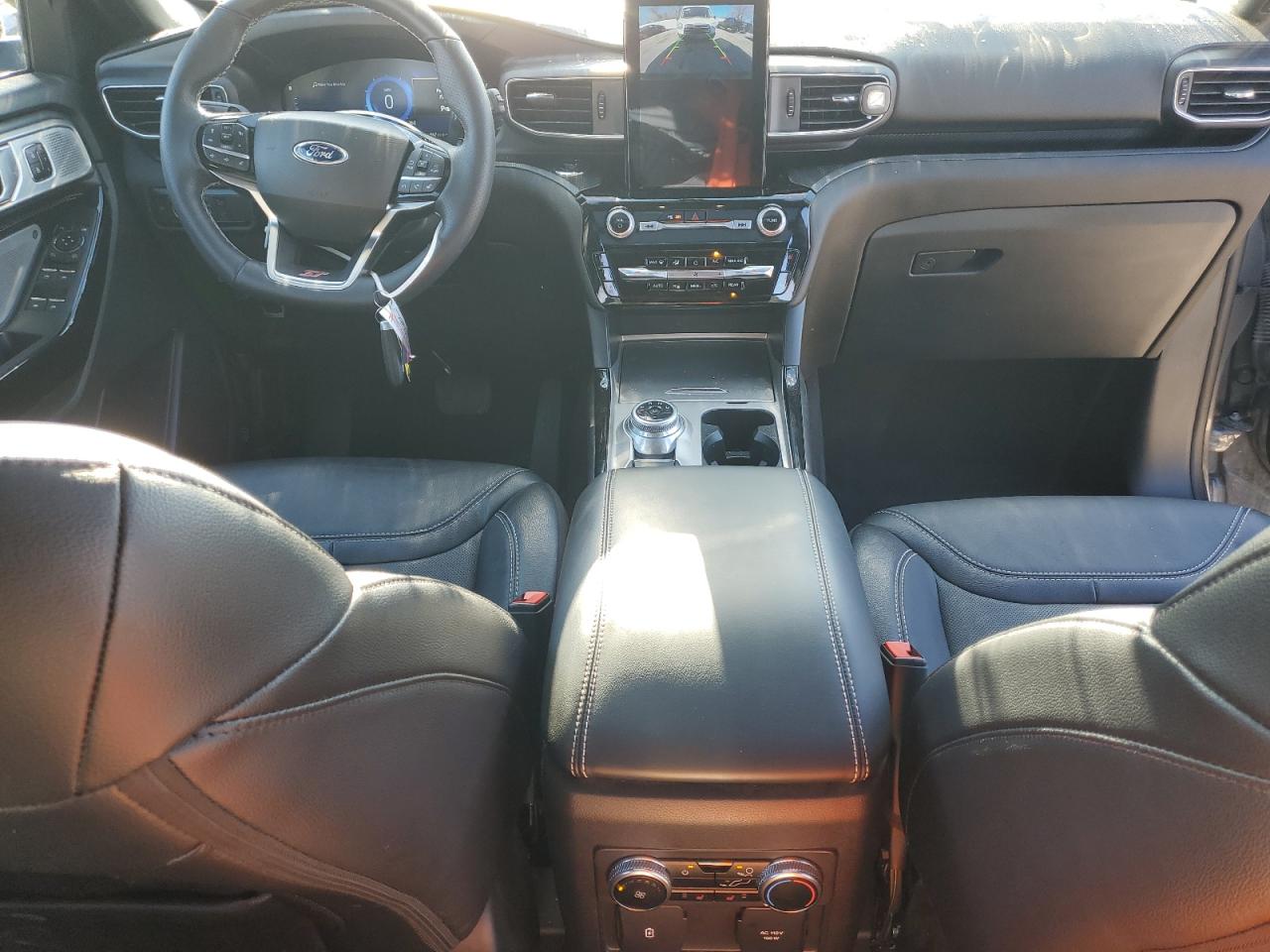 2023 Ford Explorer - Image 8