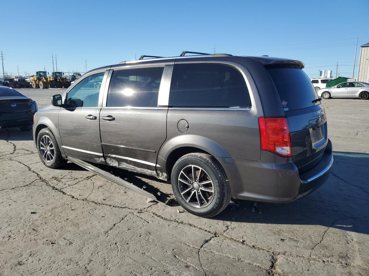 2017 Dodge Caravan - Image 2