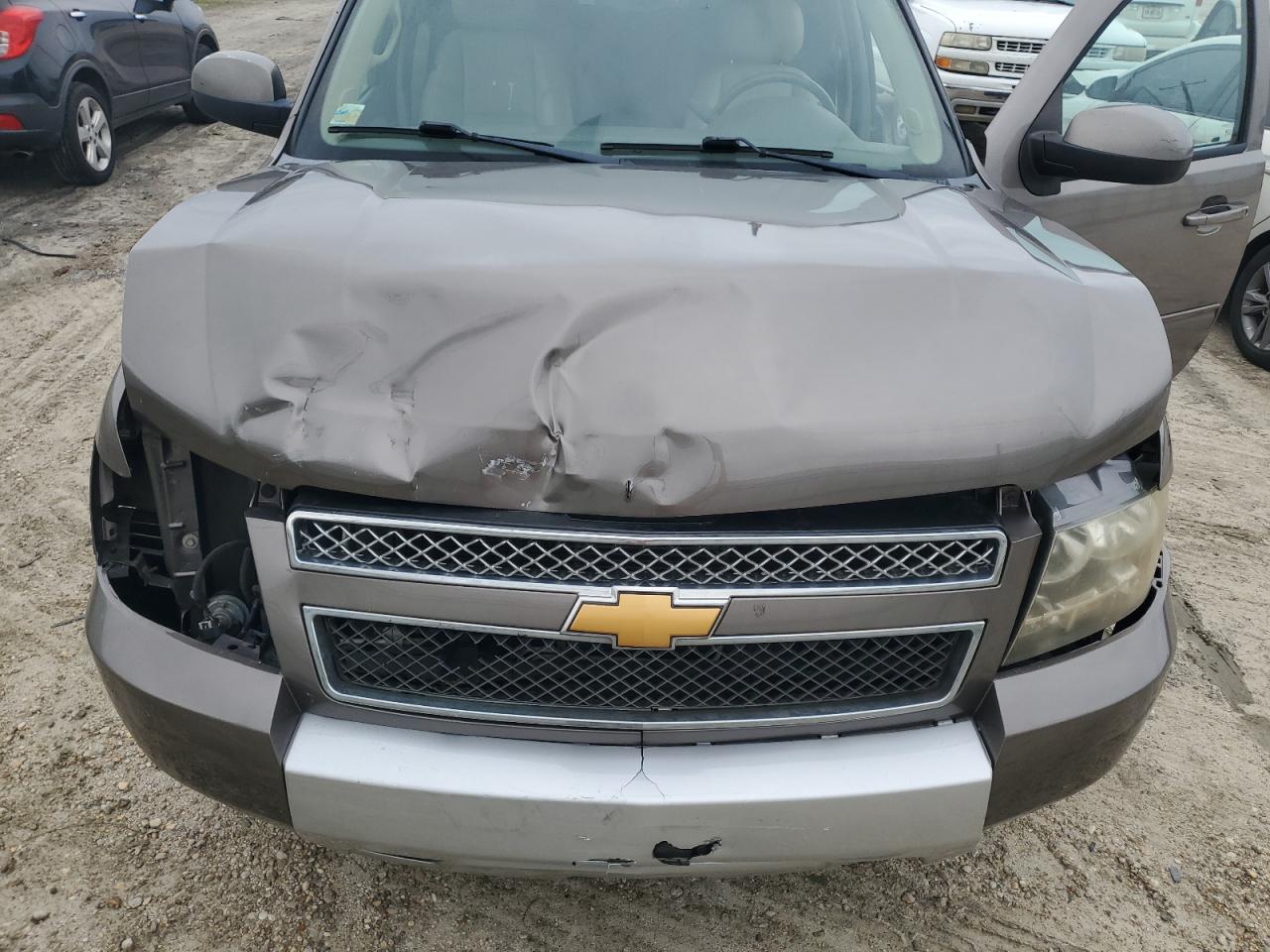 2014 Chevrolet Suburban - Image 12