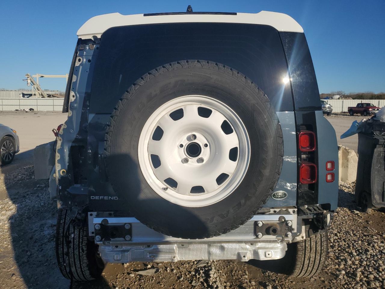 2022 Land Rover Defender - Image 6