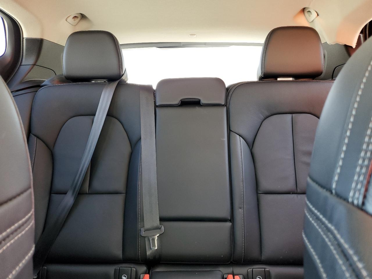2022 Volvo XC40 - Image 10