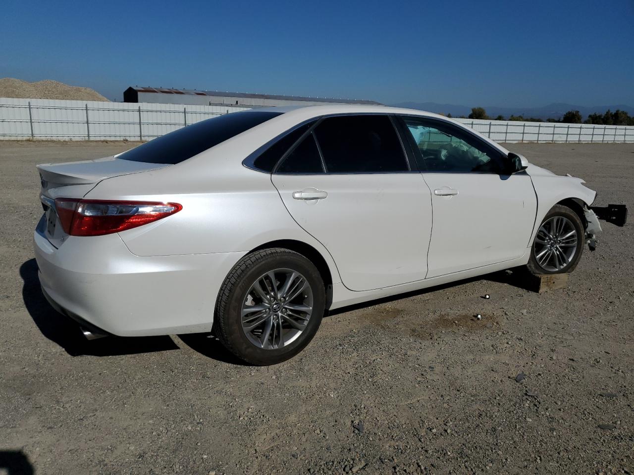 VIN 4T1BF1FK6GU223728 2016 TOYOTA CAMRY no.3