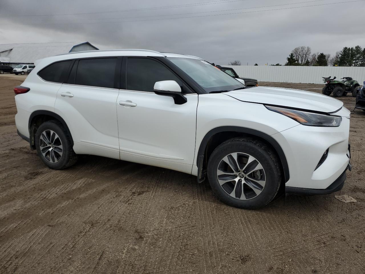 2022 Toyota Highlander - Image 4