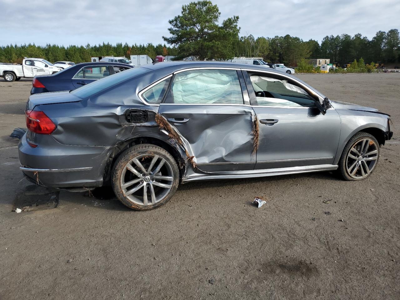 2016 Volkswagen Passat - Image 3