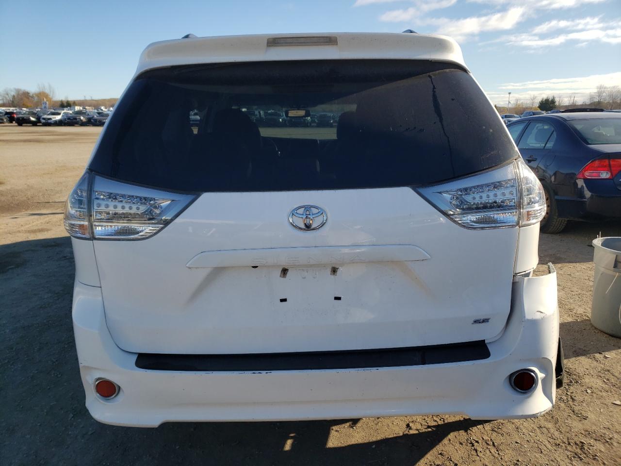 2015 Toyota Sienna - Image 6