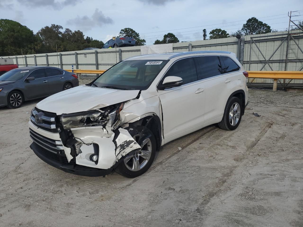 2019 Toyota Highlander - Image 1