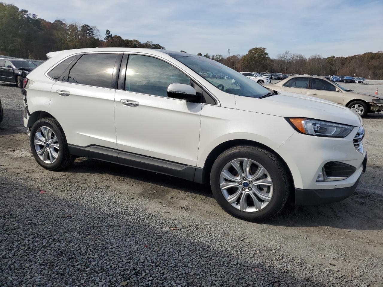 2022 Ford Edge - Image 4