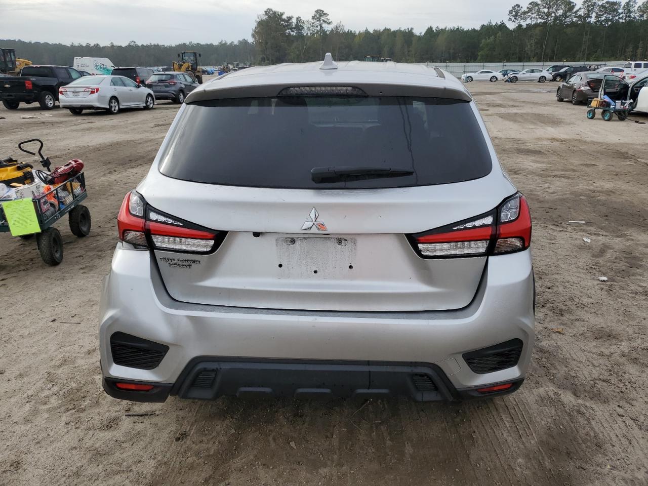 2021 Mitsubishi Outlander - Image 6