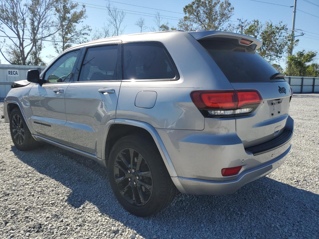 2018 Jeep Grand Cherokee - Image 2