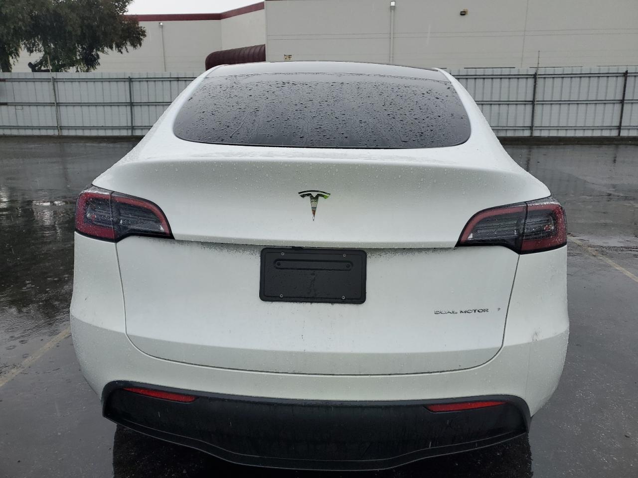 2024 Tesla Model Y VIN: 7SAYGAEE3RF127934 Lot: 80134054