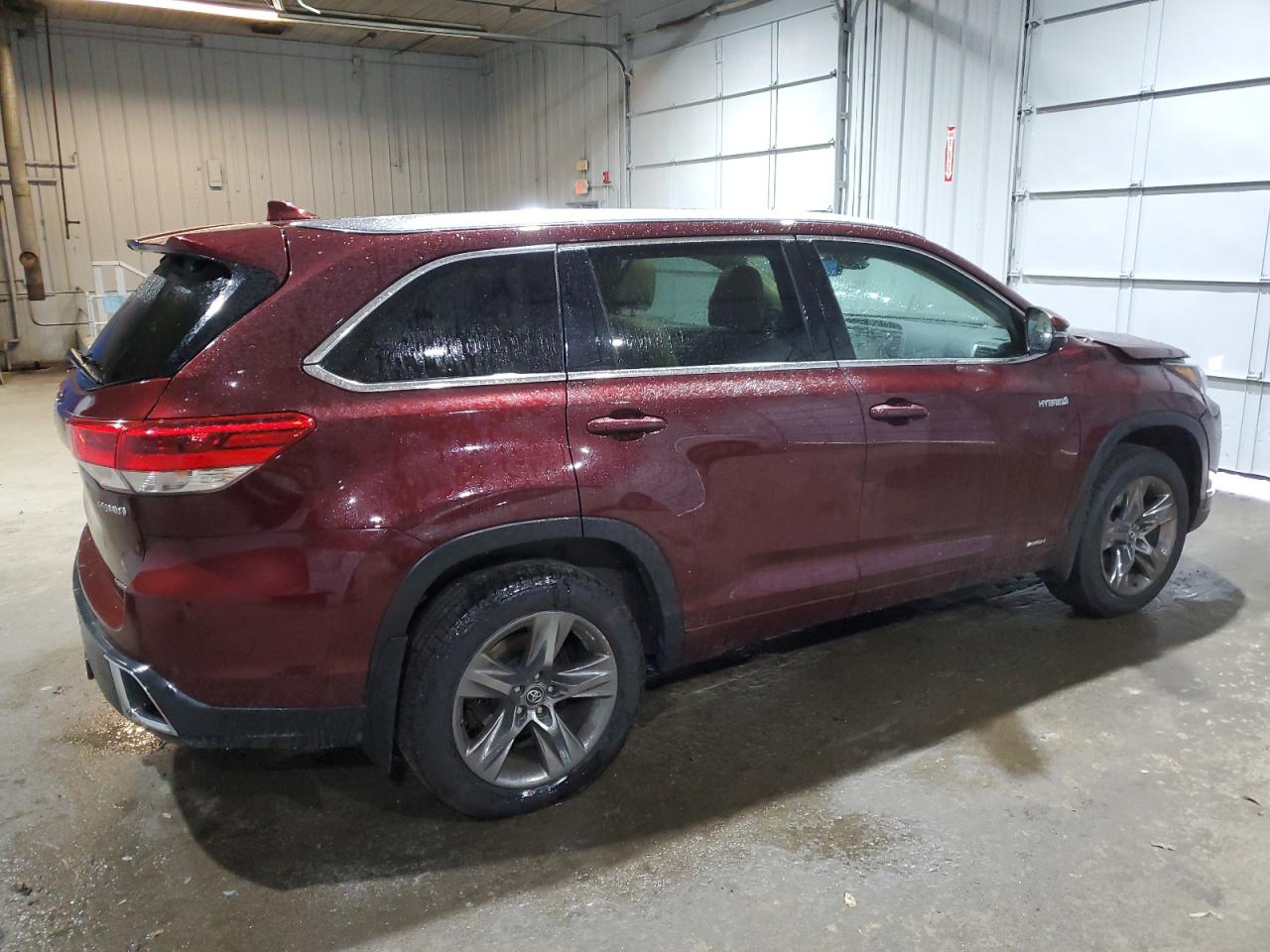 2017 Toyota Highlander - Image 3