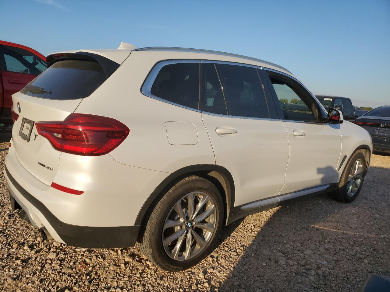 VIN 5UXTR7C50KLR46862 2019 BMW X3 no.3