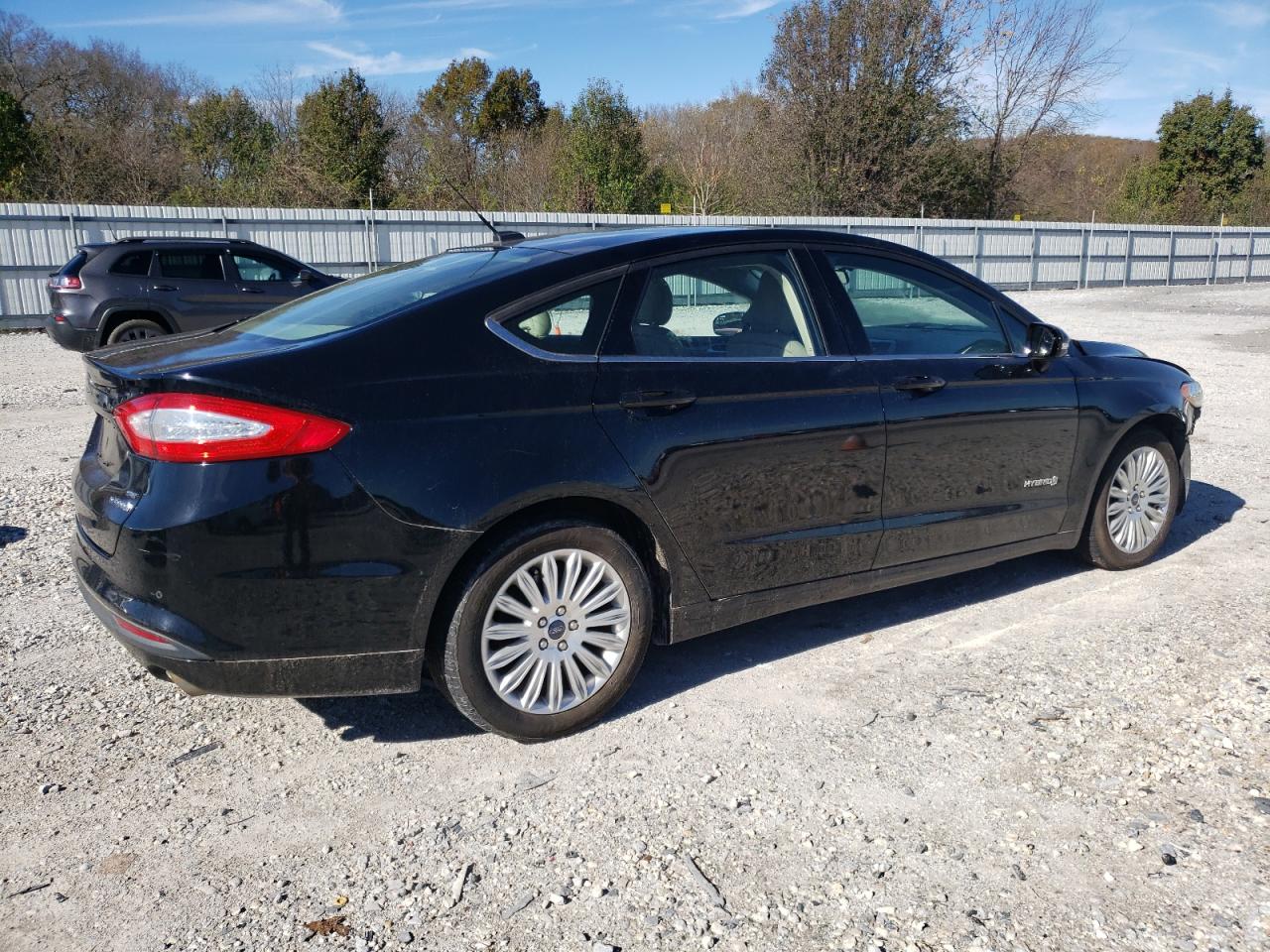 VIN 3FA6P0LU6GR318547 2016 FORD FUSION no.3