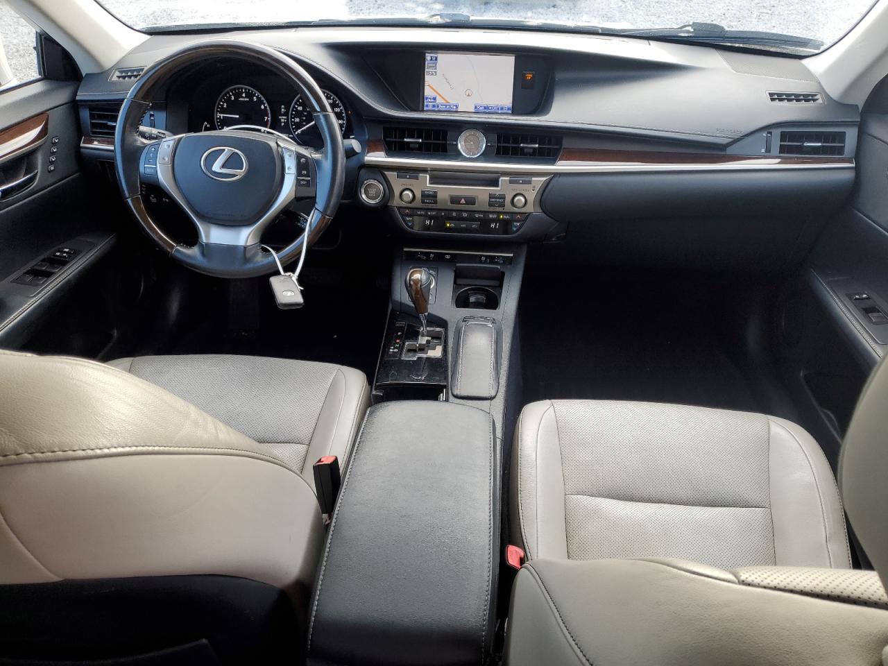 2014 Lexus ES - Image 8