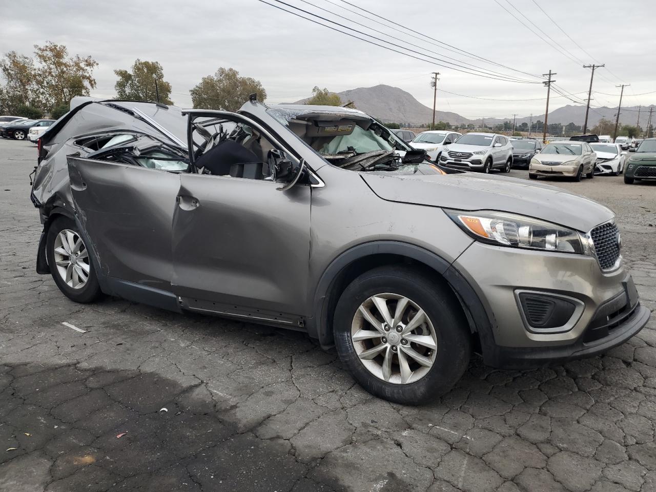 VIN 5XYPG4A39GG146170 2016 KIA SORENTO no.4