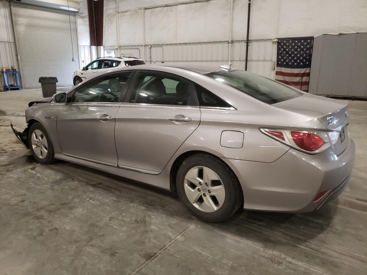 2012 Hyundai Sonata - Image 2