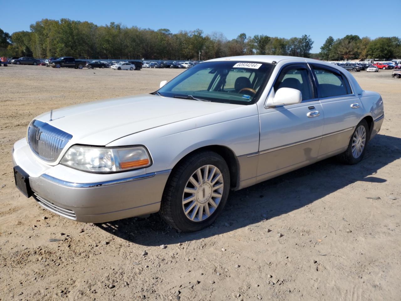 2003 Lincoln Town Car - Image 1