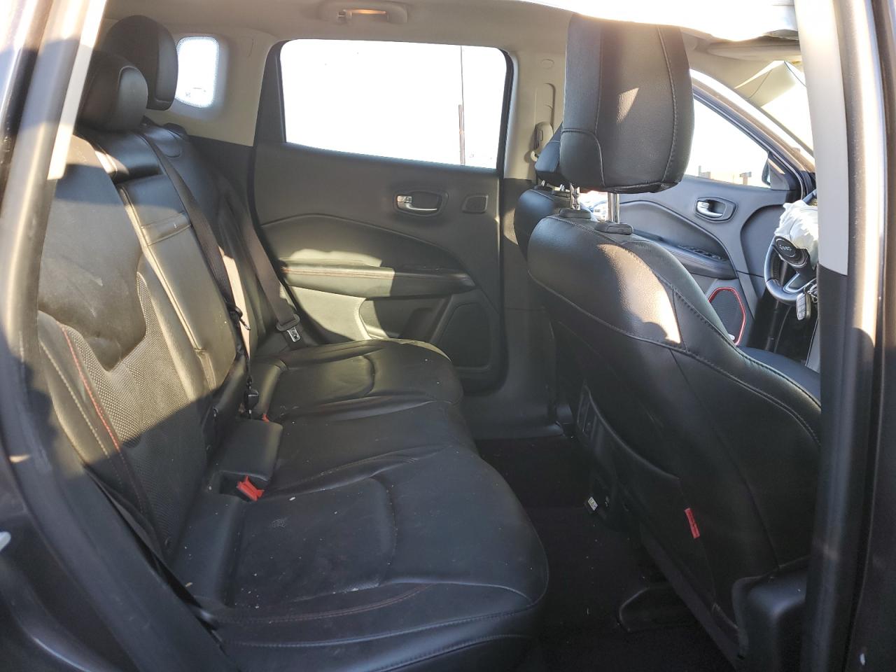 2018 Jeep Compass - Image 11