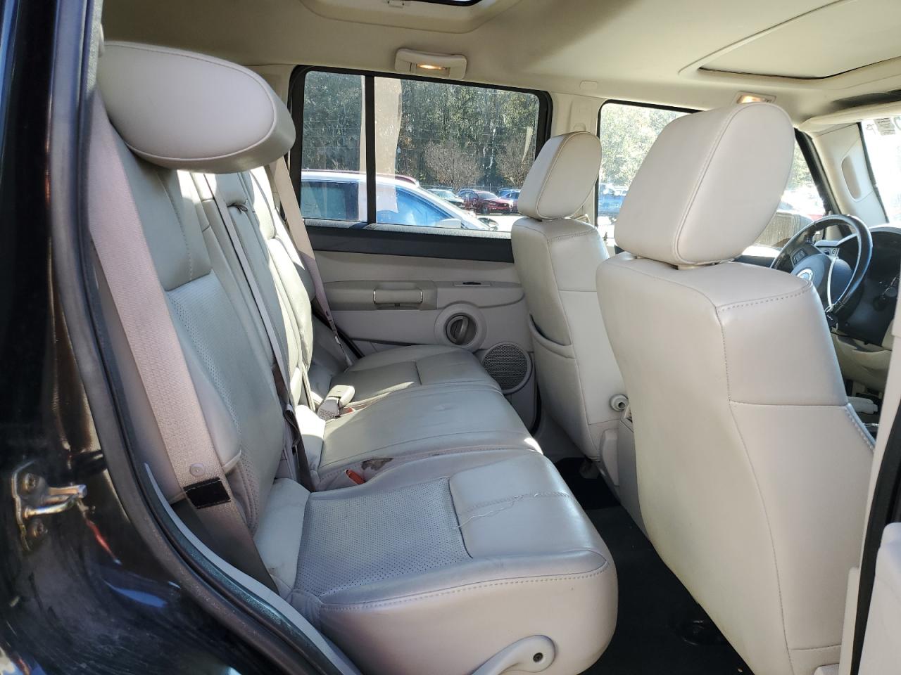 2006 Jeep Commander - Image 10