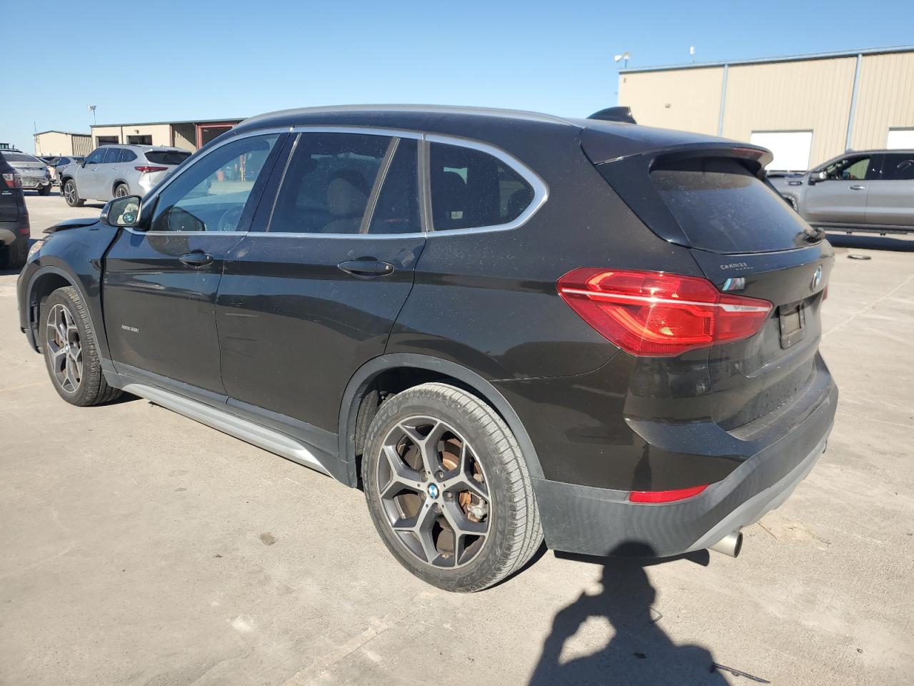 VIN WBXHT3C31G5E50387 2016 BMW X1 no.2