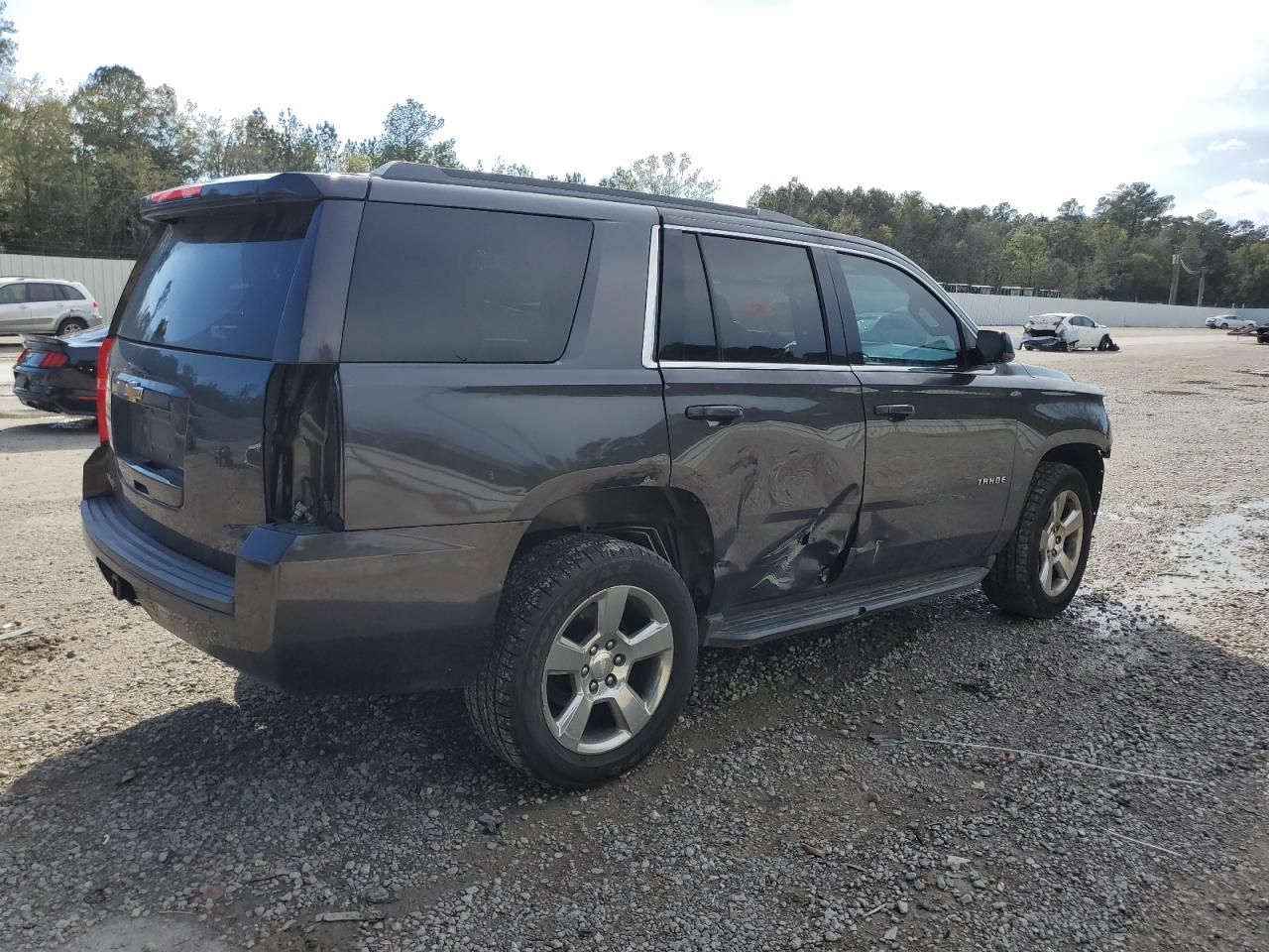 VIN 1GNSCBKC3HR332516 2017 CHEVROLET TAHOE no.3