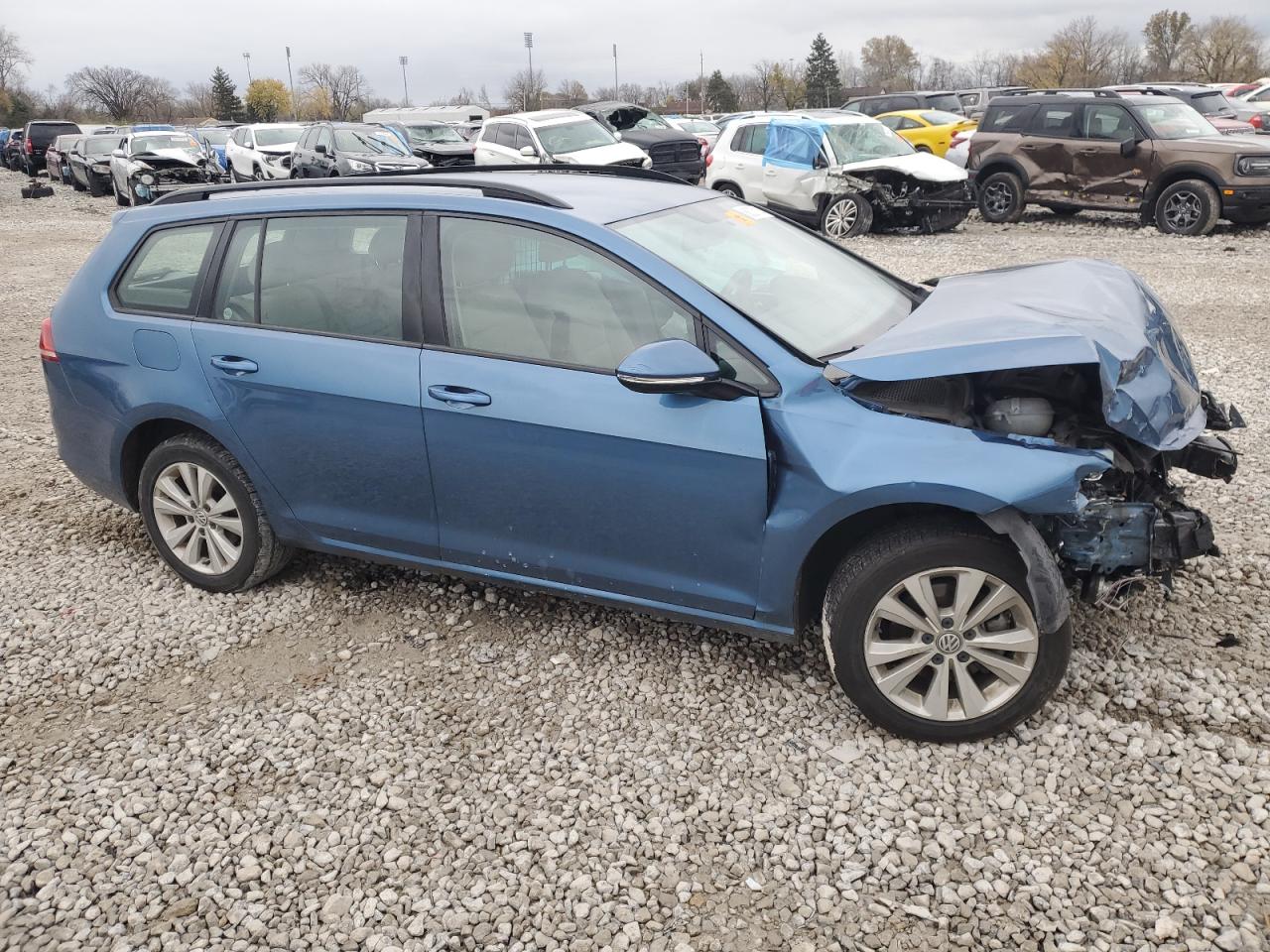 2017 Volkswagen Golf - Image 4