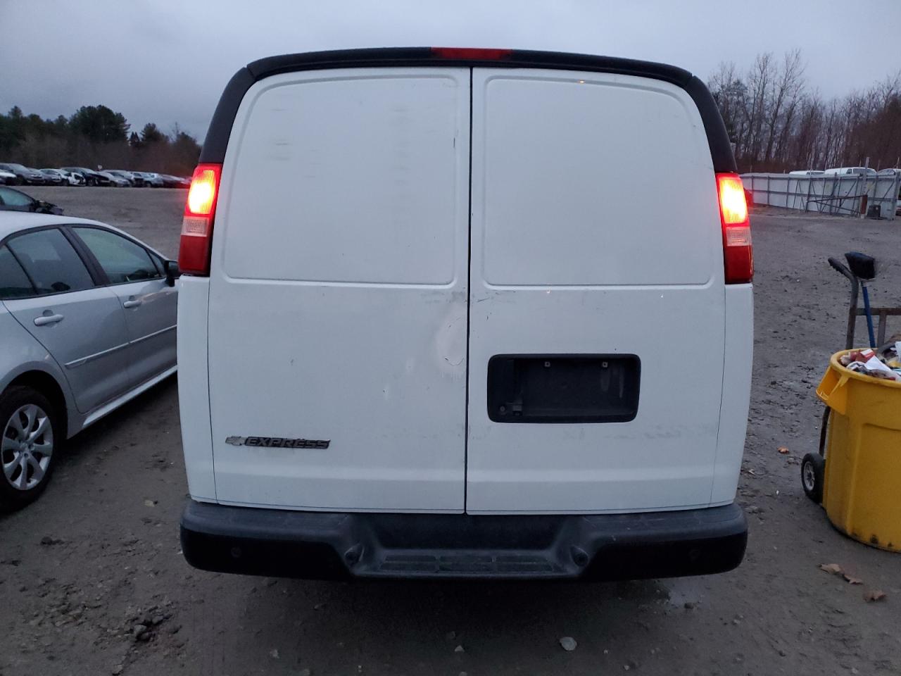 2017 Chevrolet Express - Image 6