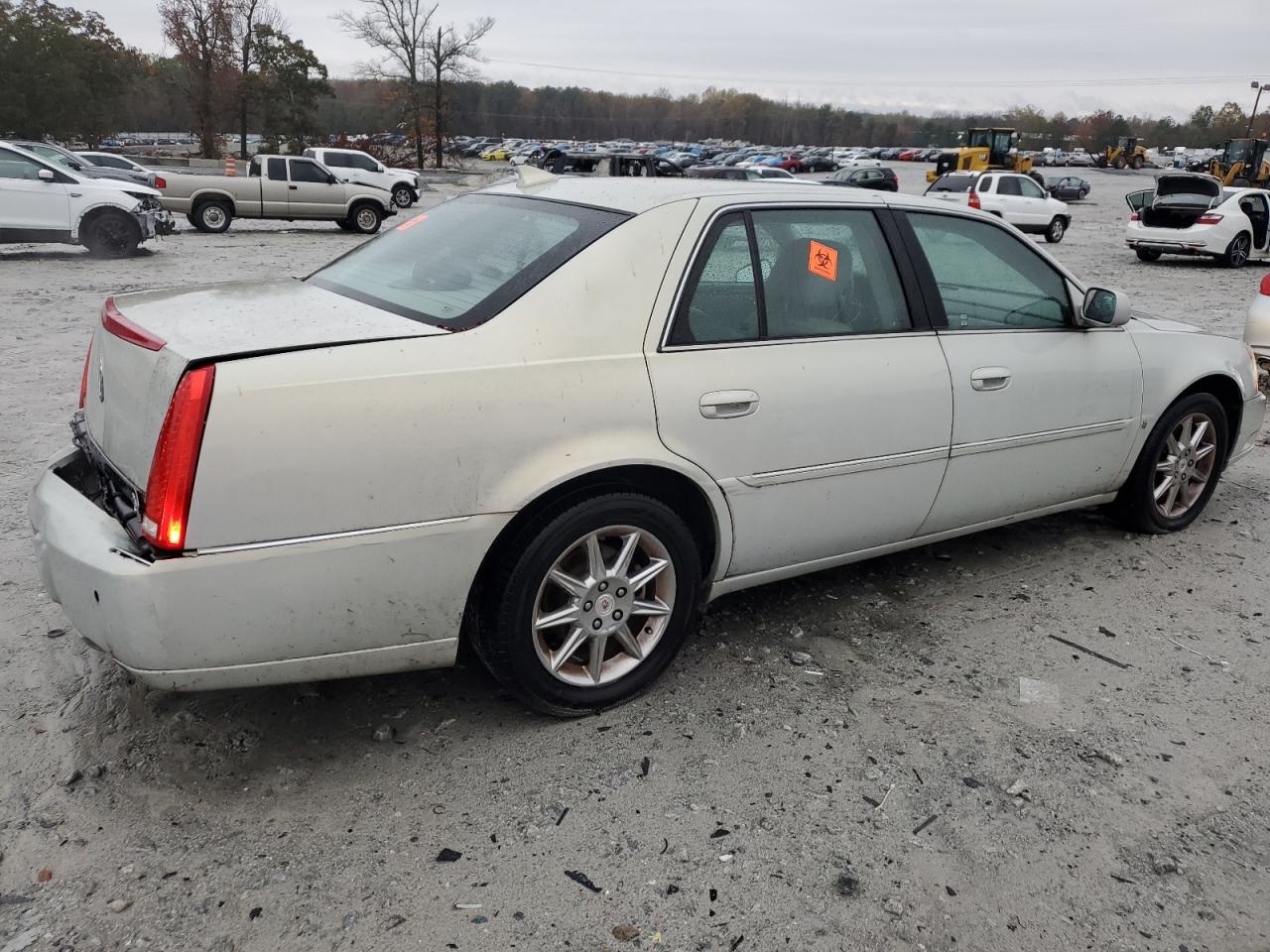 2010 Cadillac DTS - Image 3