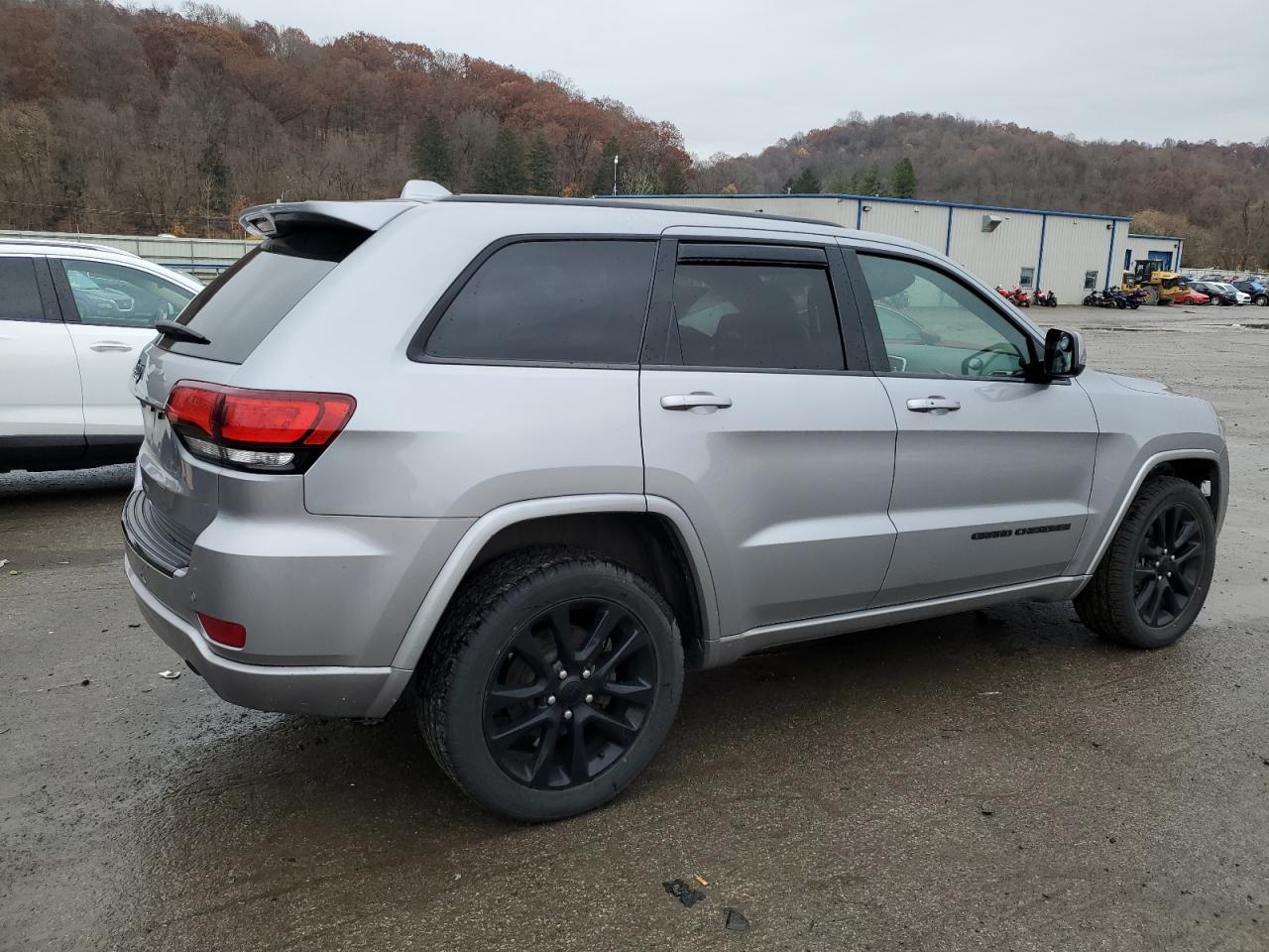 2018 Jeep Grand Cherokee - Image 3