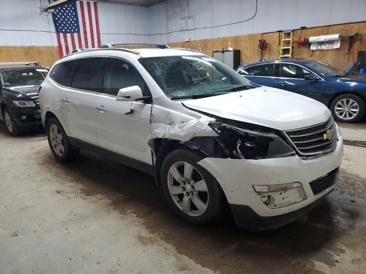 VIN 1GNKRGKD5GJ258761 2016 CHEVROLET TRAVERSE no.4