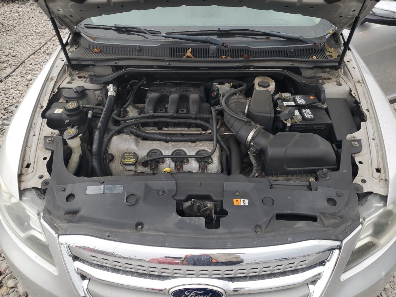 2011 Ford Taurus - Image 11