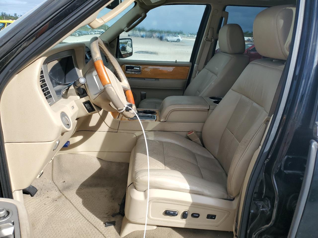 2008 Lincoln Navigator - Image 7