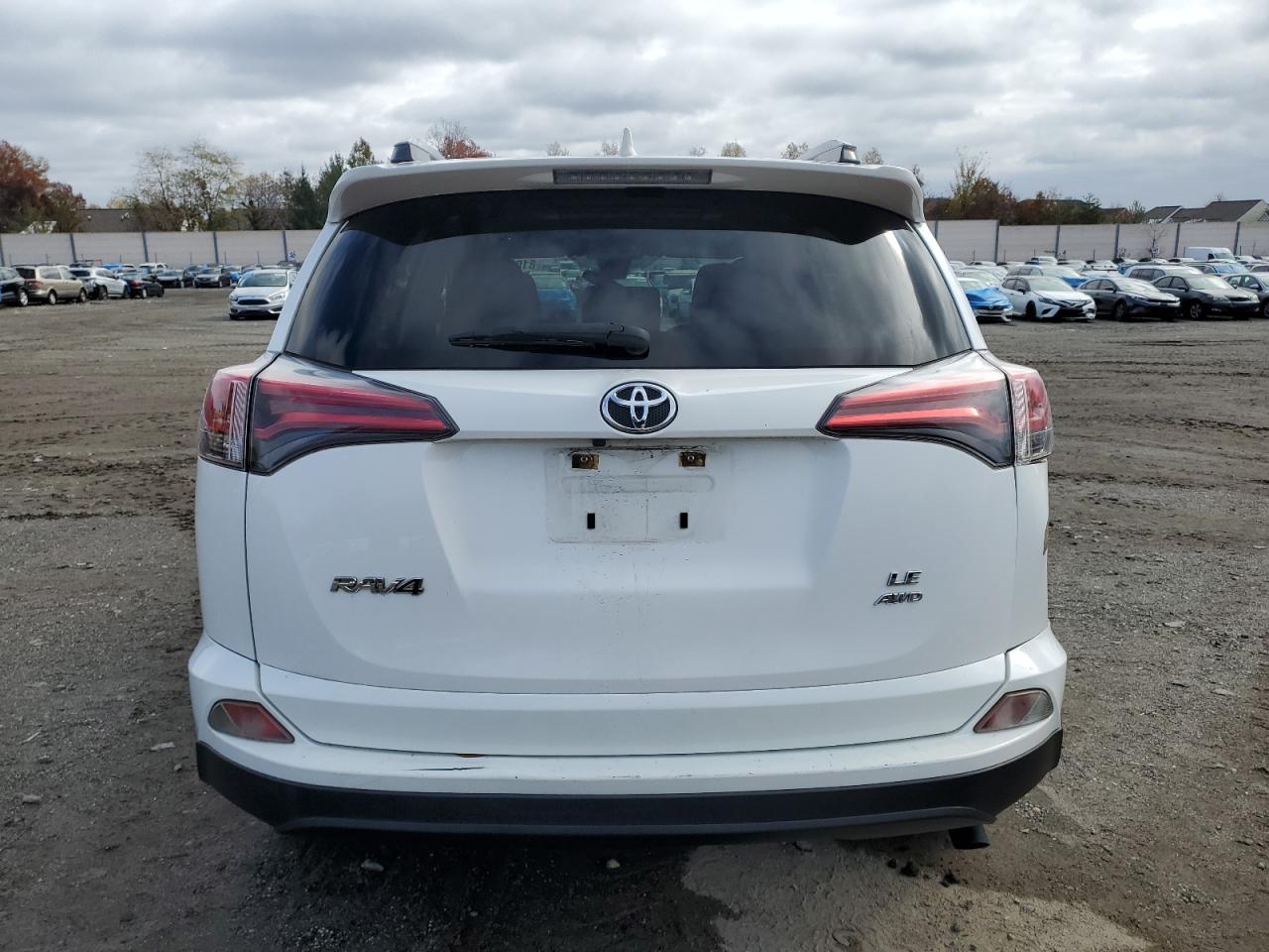 VIN JTMBFREV5HJ134668 2017 TOYOTA RAV4 no.6