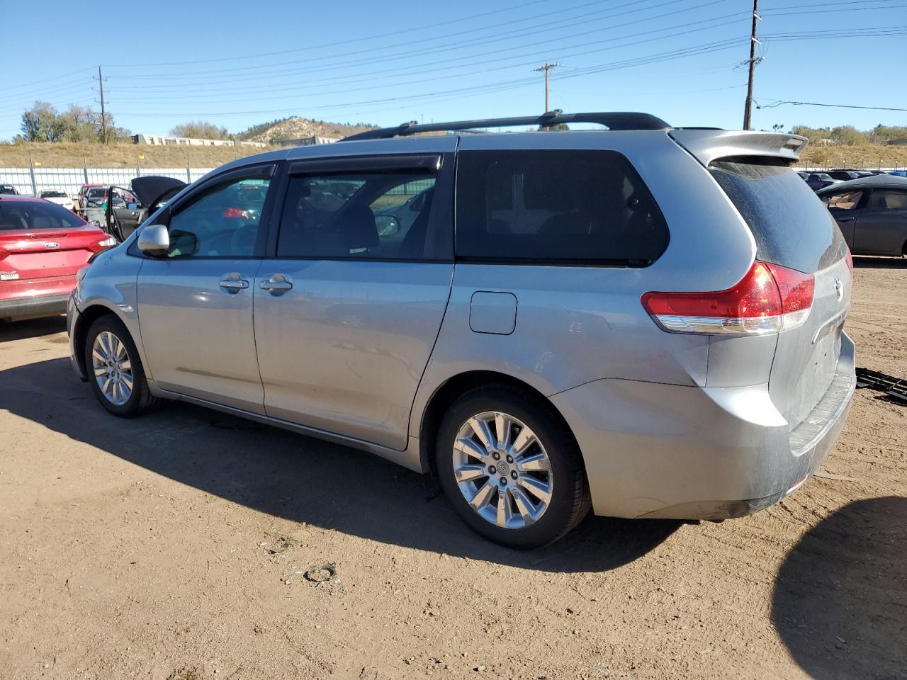 2011 Toyota Sienna - Image 2