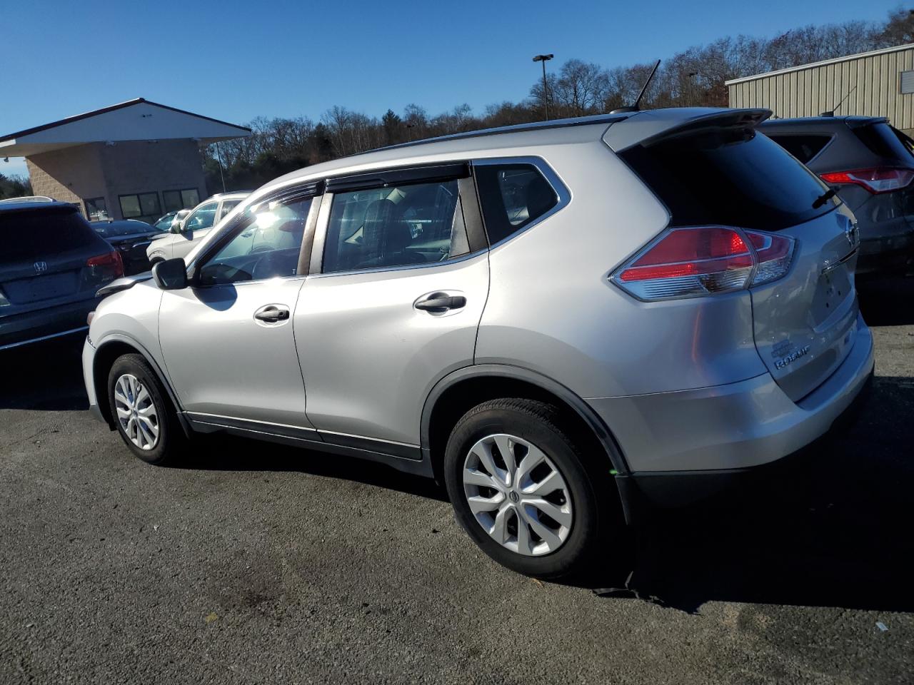 2016 Nissan Rogue - Image 2