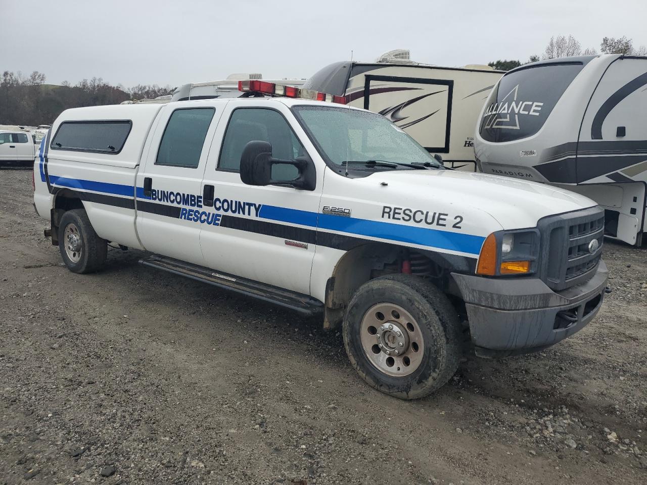 2005 Ford F250 - Image 4