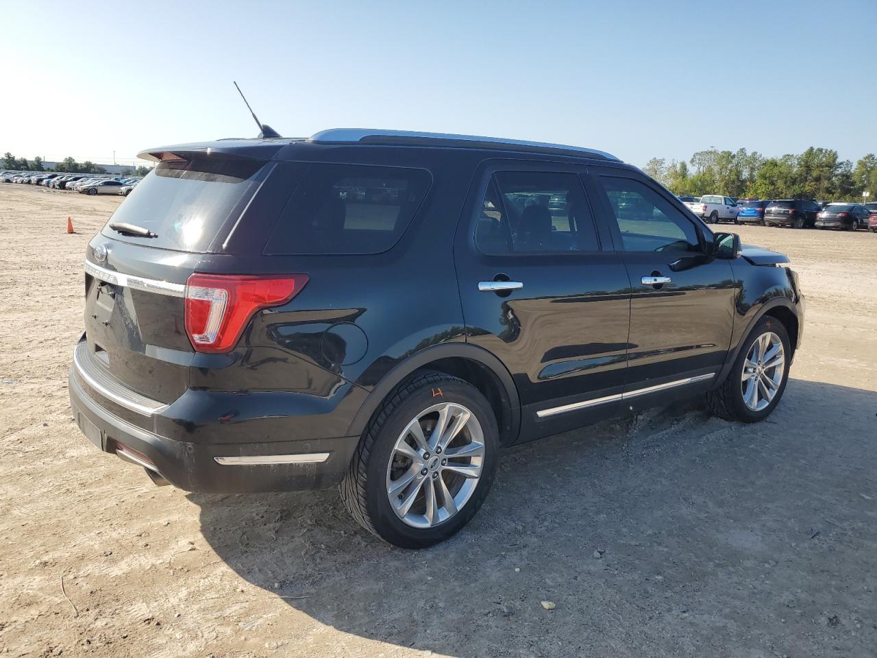 2019 Ford Explorer - Image 3