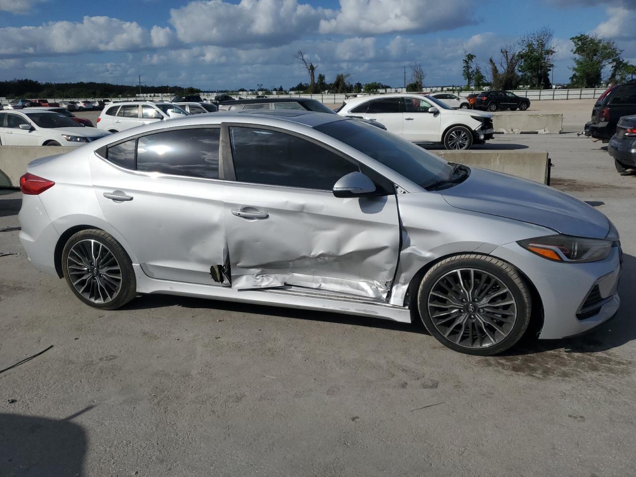2018 Hyundai Elantra - Image 4