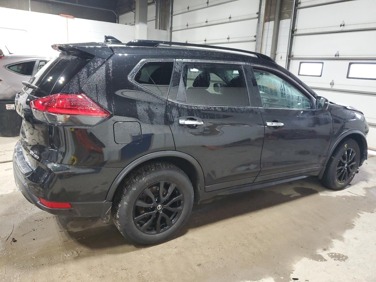 2017 Nissan Rogue - Image 3
