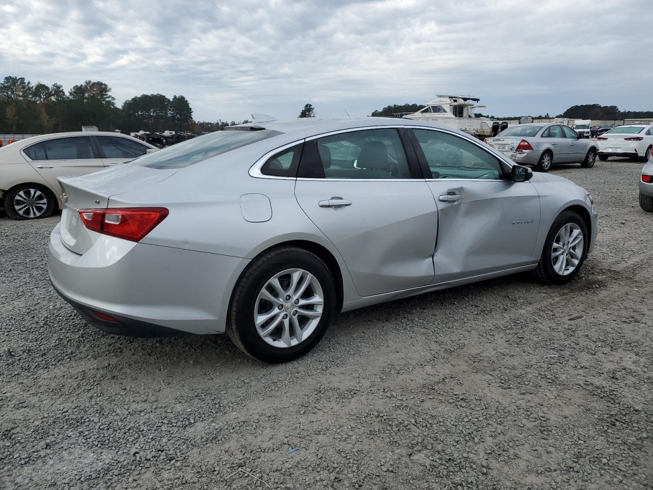 VIN 1G1ZE5ST6HF233606 2017 CHEVROLET MALIBU no.3