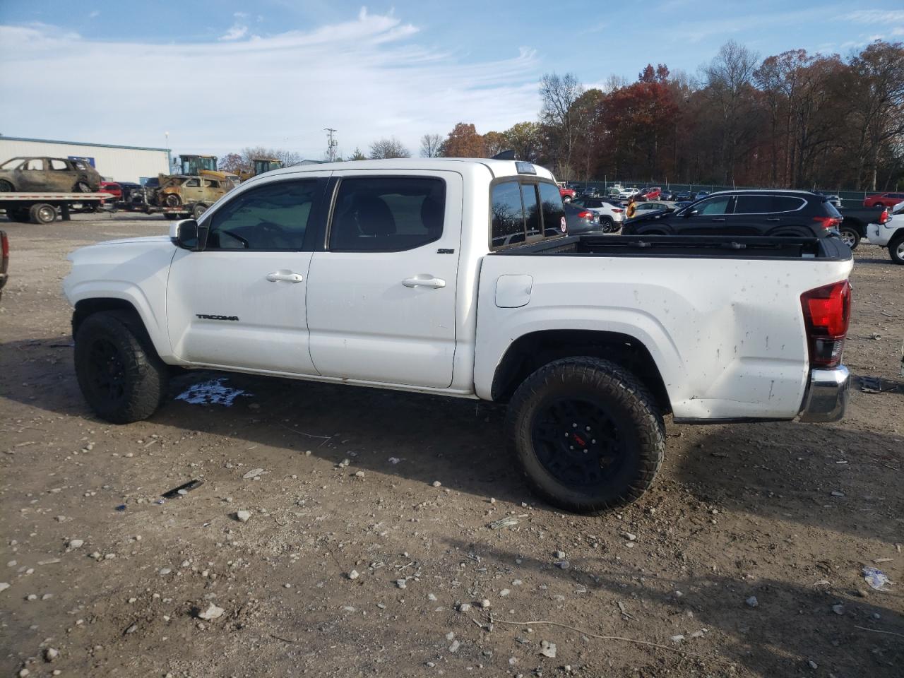 VIN 5TFAX5GNXJX109363 2018 TOYOTA TACOMA no.2