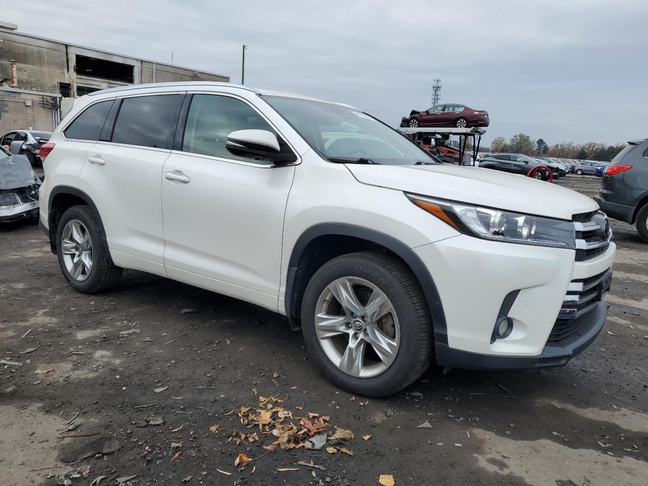 VIN 5TDDZRFHXJS822151 2018 TOYOTA HIGHLANDER no.4