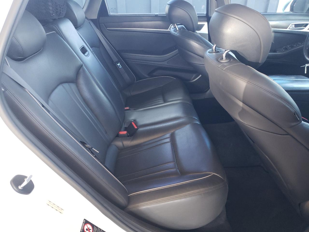 2017 Genesis G80 - Image 10